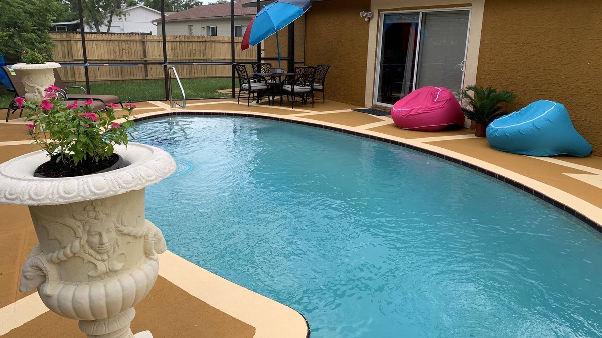 Spring Hill House | Heated Pool Summer Escape Sun-Splashed 3 BR/2 BA Getaway