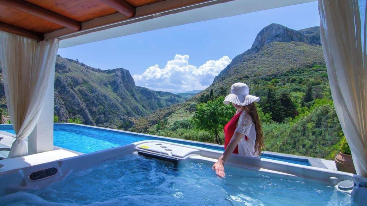 Kissamos Villa | Heated Private Seawater Ozone Pool, Jacuzzi,Cinema