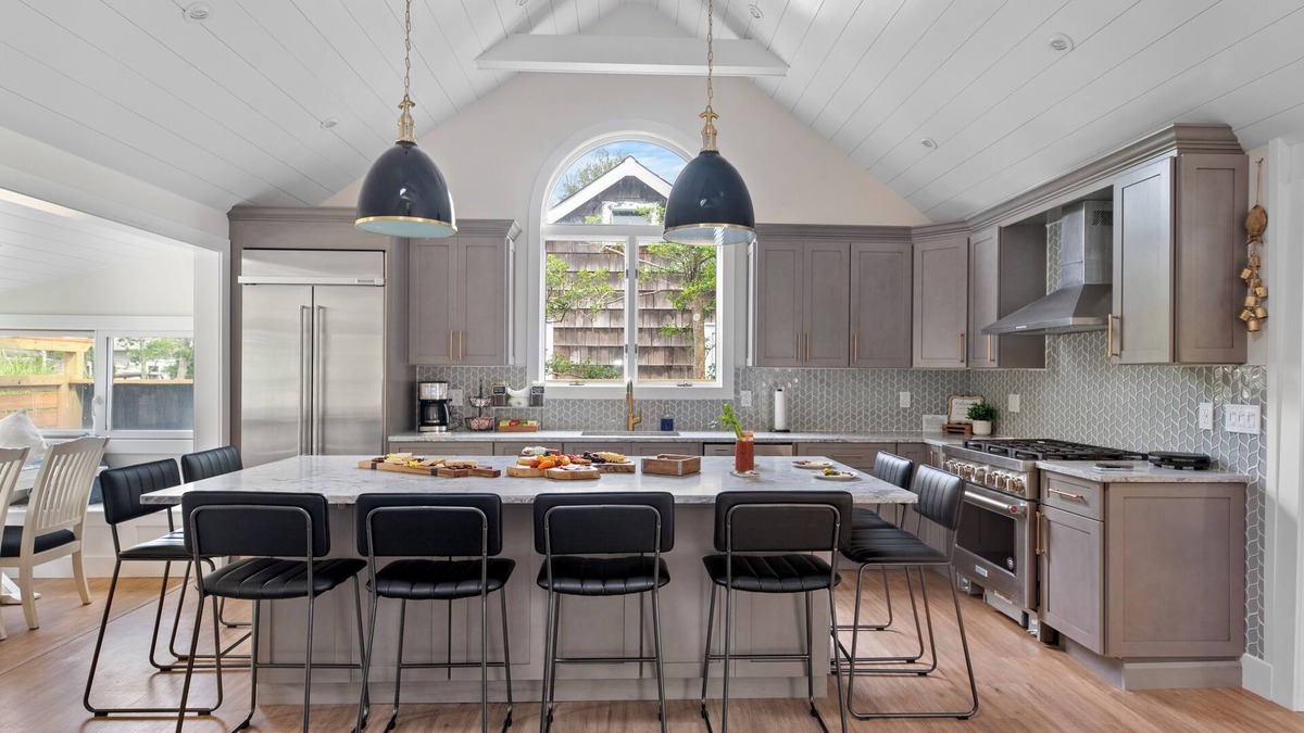 Fire Island House | Heated Saltwater Pool 5BR 3Bth Chef's Kitchen Huge Island seats 10, LR, DR +Den