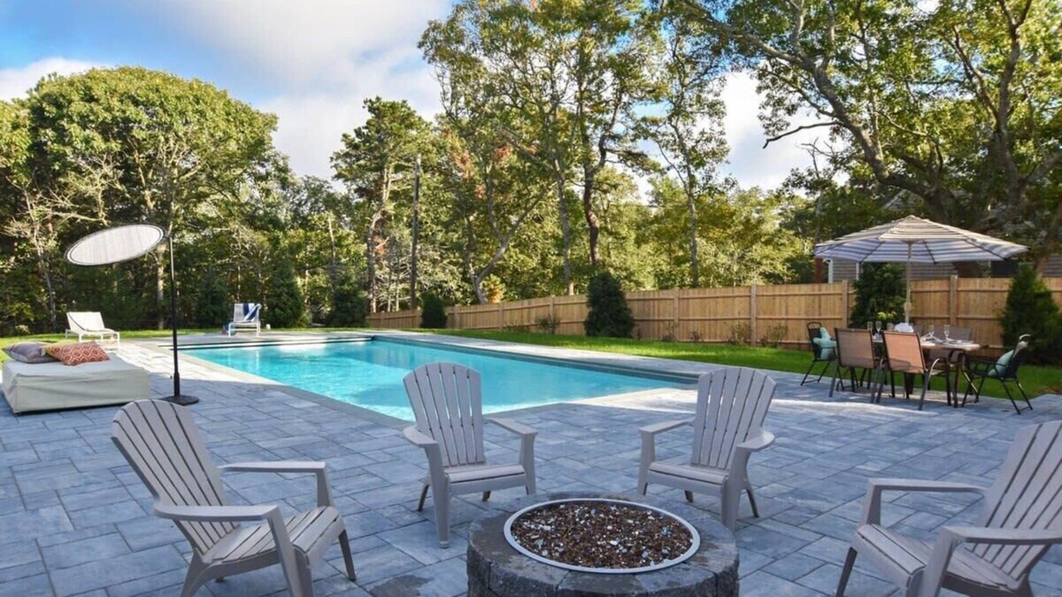 Eastham House | Heated Saltwater Pool Hot Tub!