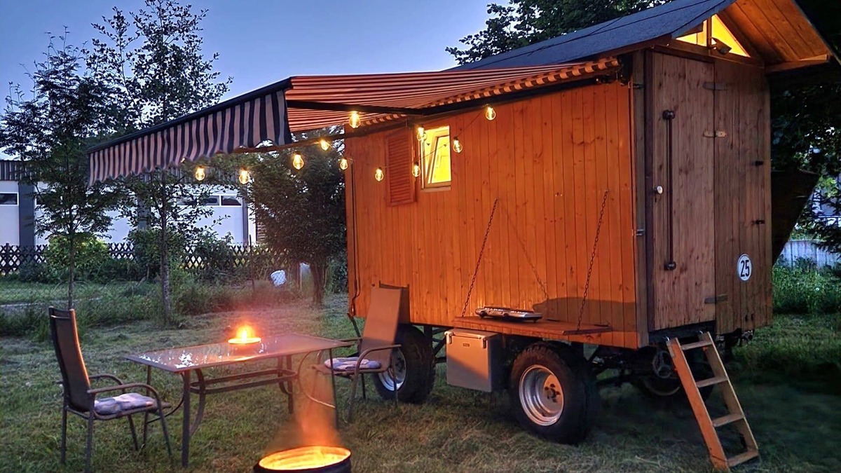 Starkenburg House | Heated shepherd's cart/construction trailer