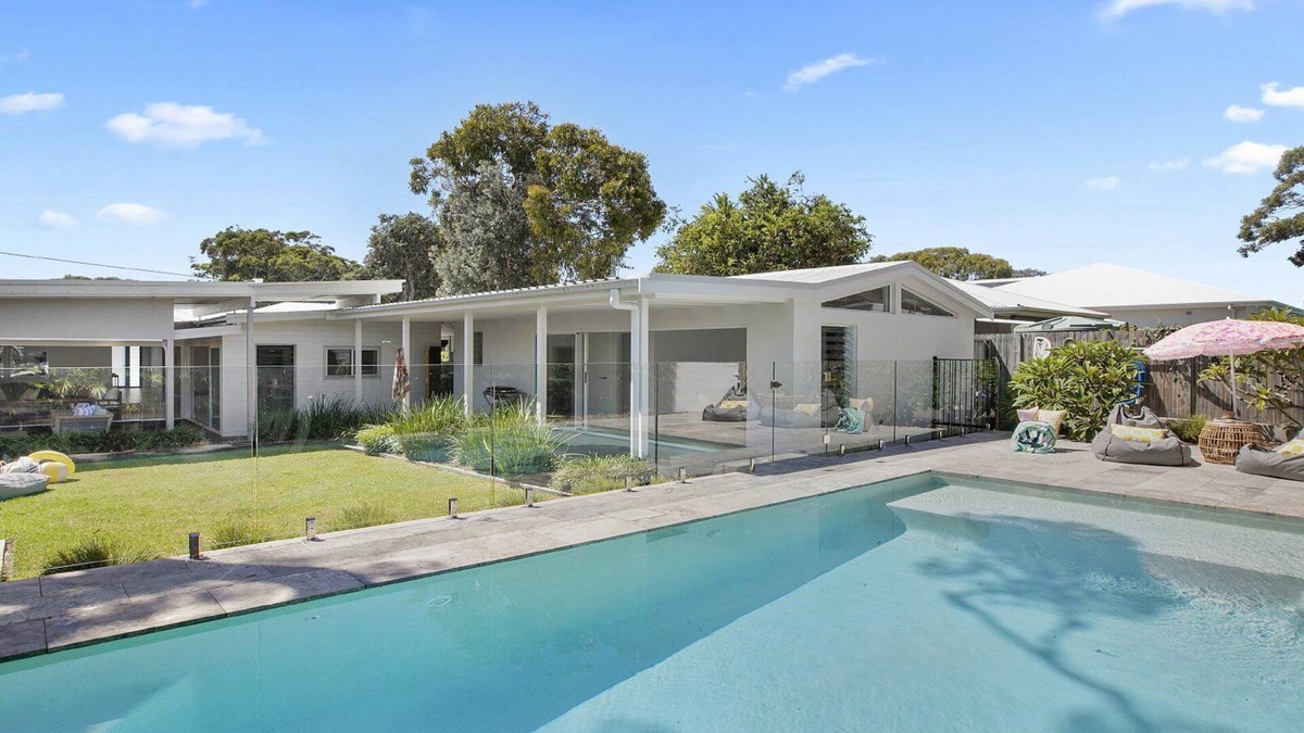 Bateau Bay House | Heated swimming pool and walk to beach