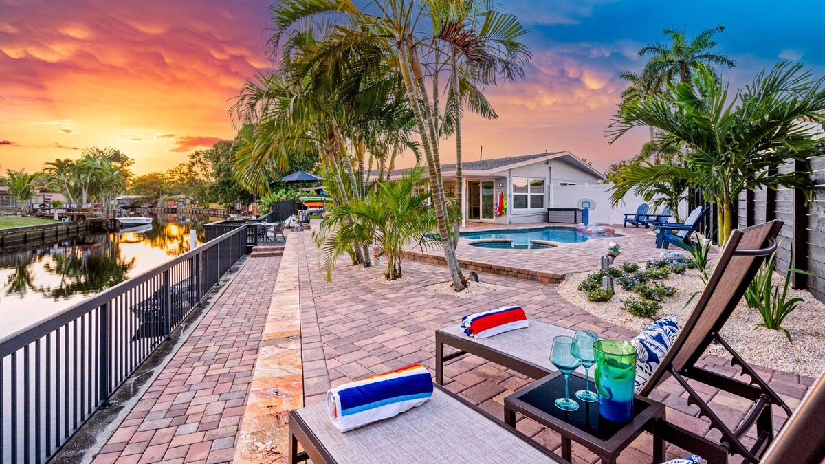 Fort Lauderdale House | HeatedPool*SPA*Kayak/Boards*Beach*BBQ*FIREPIT*FISH