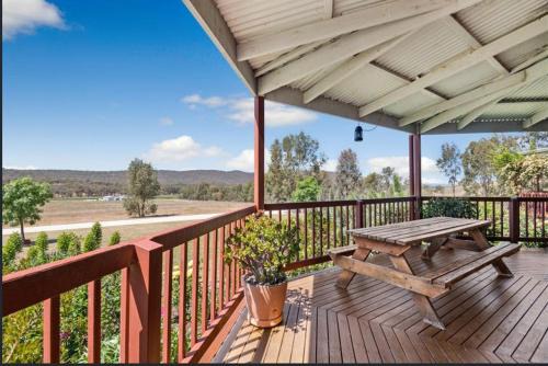 Heathcote Villa | Heathcote Holiday Farmstay 5-BRM Villa with Pool BBQ