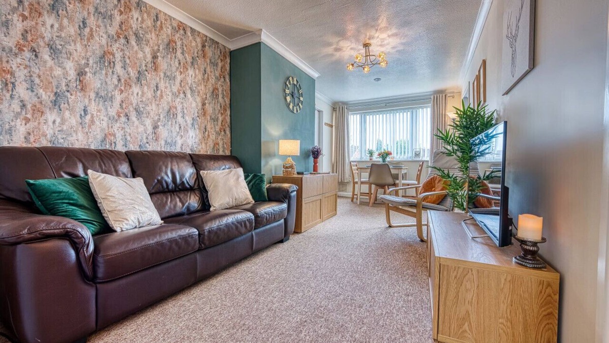 Long Itchington Apartment | Heather Apt | 3 bedrooms | Sleeps 6 | Southam Centre |Close to HS2 Coventry, Rugby & M40 | Inspire Homes