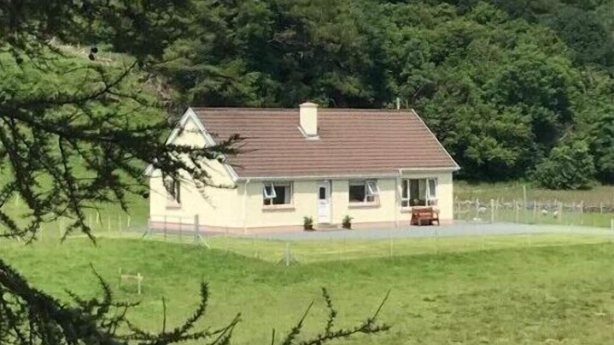 Carrigart House | Heather Cottage, Creeslough, Co Donegal. F92 F853