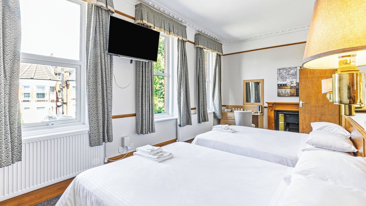 North Finchley House | Heatherbank Guesthouse