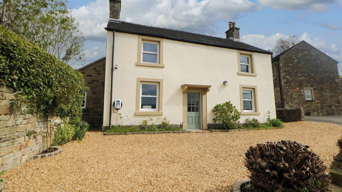 Longnor Cottage | HEATHYLEE, family friendly, with open fire in Longnor