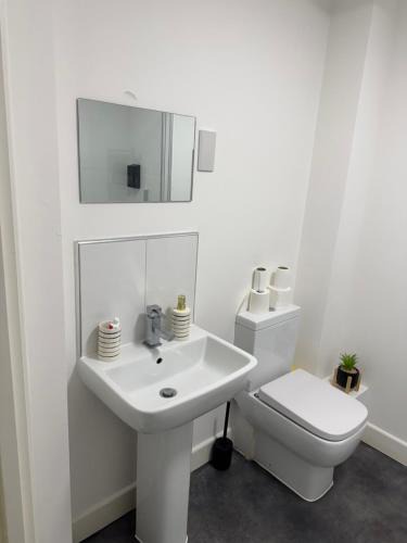 George Green Apartment | Heatrow central suites