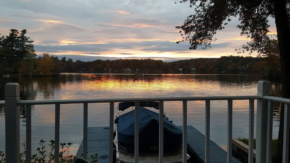 Niverville Cottage | Heaven Can't Wait, On Beautiful Kinderhook Lake!