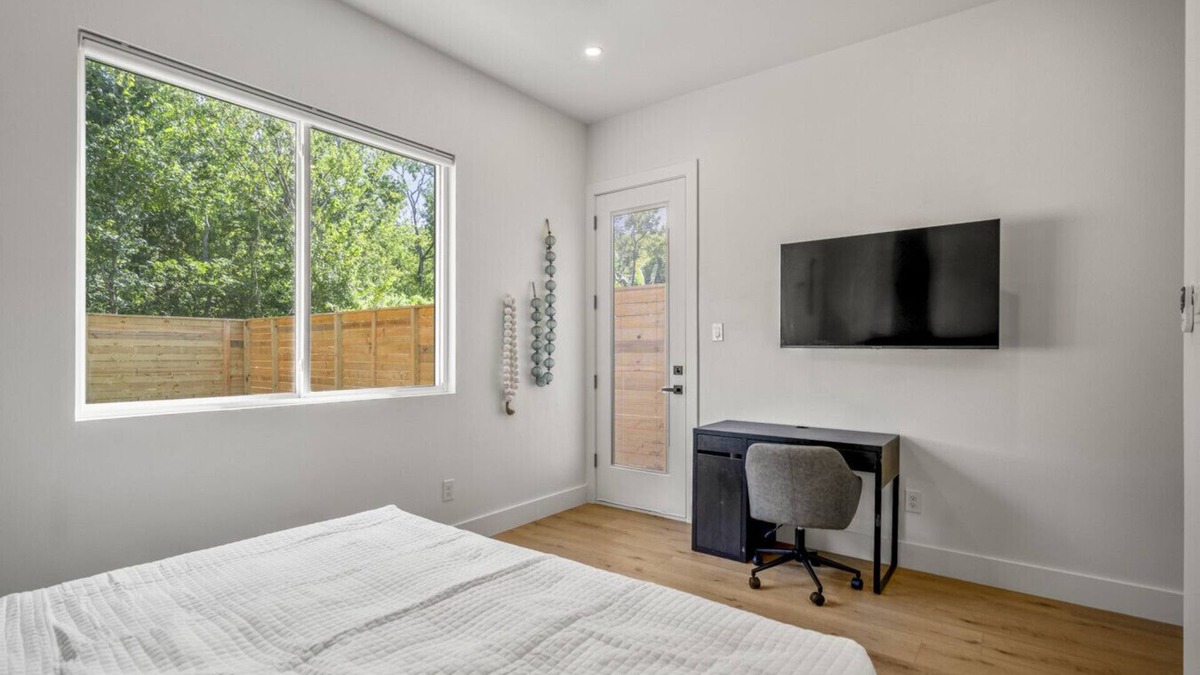 OST - South Union House | Heaven in Houston + St Zane Duplex Estate – 9BR, Pool, Sleeps 30+