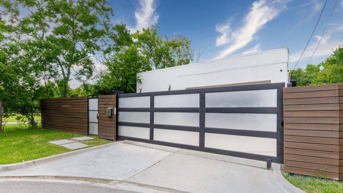 OST - South Union House | Heaven in Houston with pool near downtown