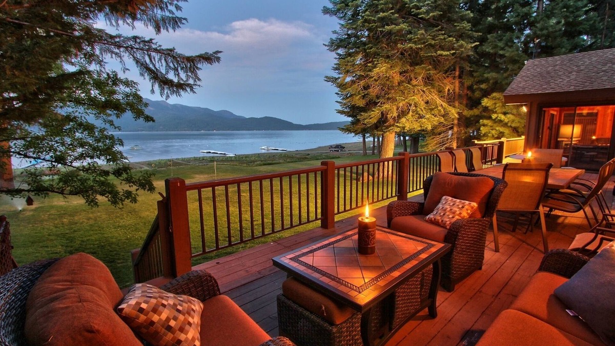 Lake Almanor Country Club House | Heaven on the Lake Almanor Peninsula! New Trex Deck!
