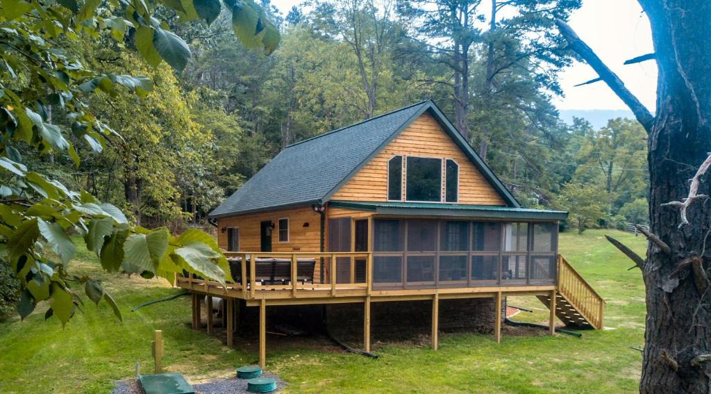 Luray House | Heaven's Hideaway- perfect getaway near the river!