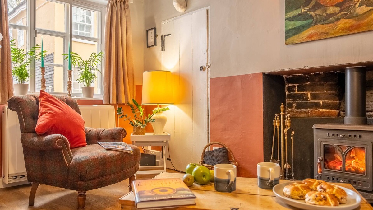 Sudbury Apartment | Heavenly 16th century cottage in pretty rural village with great amenities - Swan's Nest