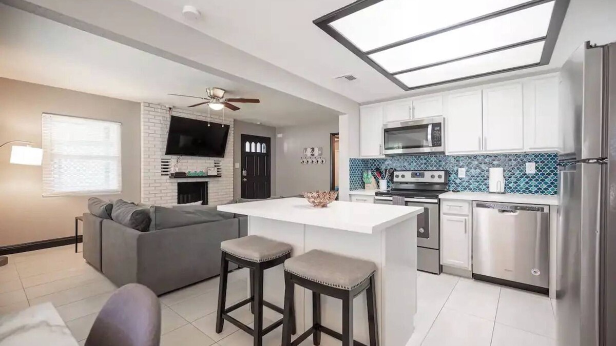 Townsite House | Heavenly 4 bedroom, walk to shopping & downtown!