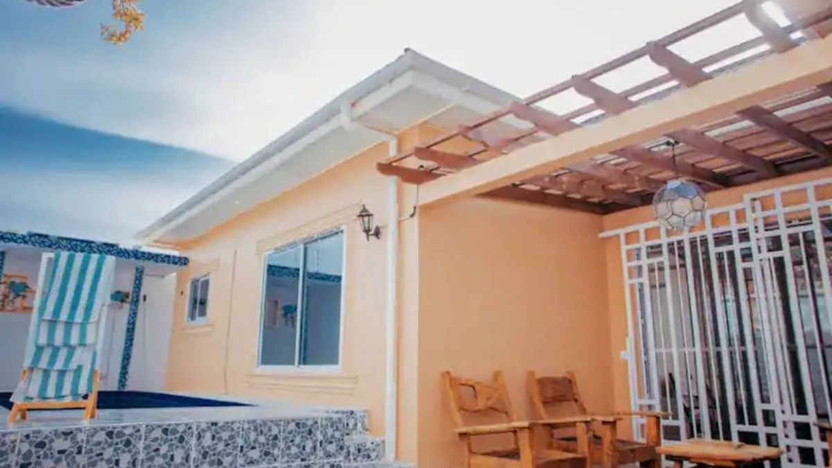 Dodoma House | Heavenly ApHEARTment with backyard swimming pool