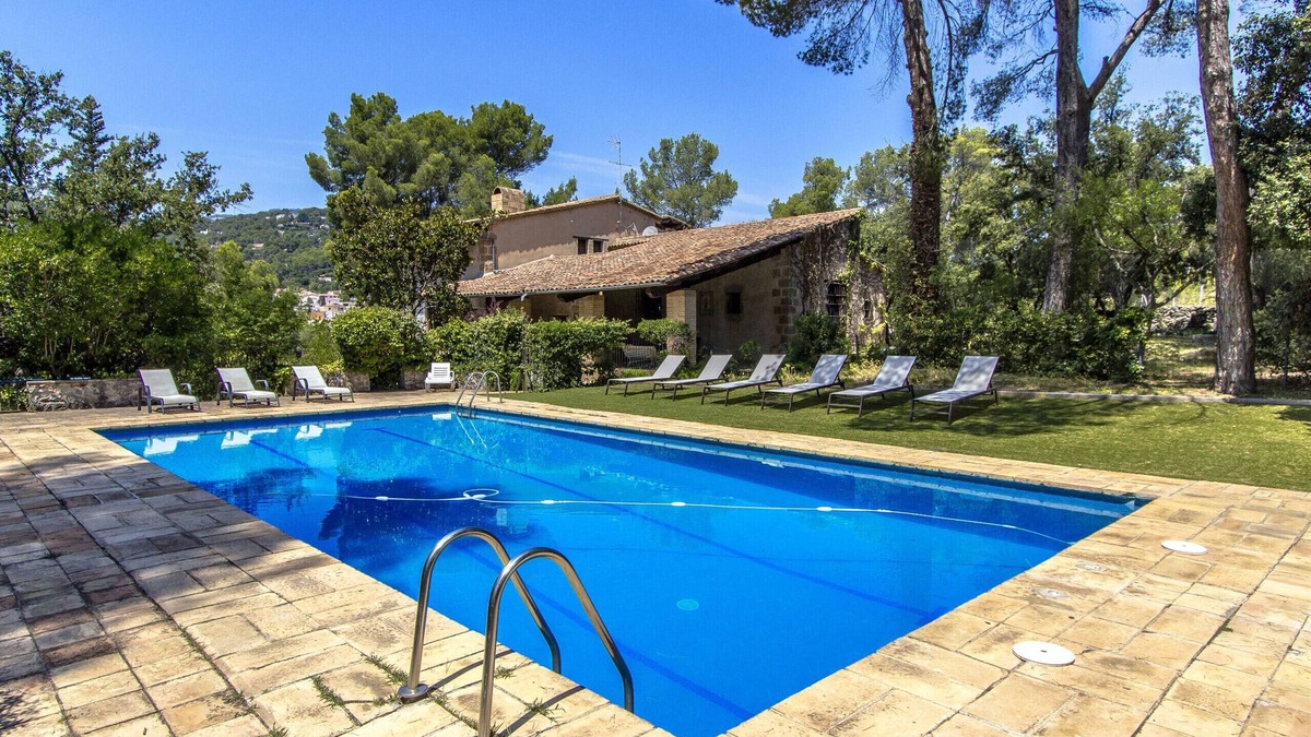 Castellar del Valles Villa | Heavenly Haven for 16 pax - 30km from Barcelona!