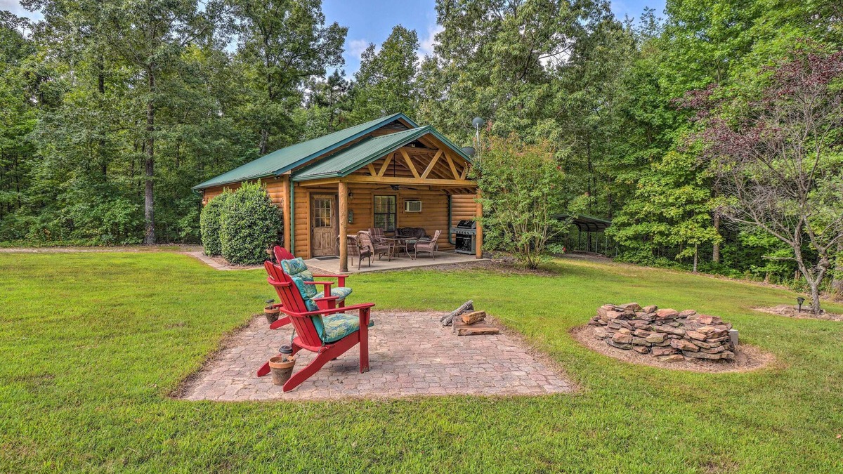 Heber Springs Cabin | Heavenly Heber Springs Hideaway: Fish & Hike!