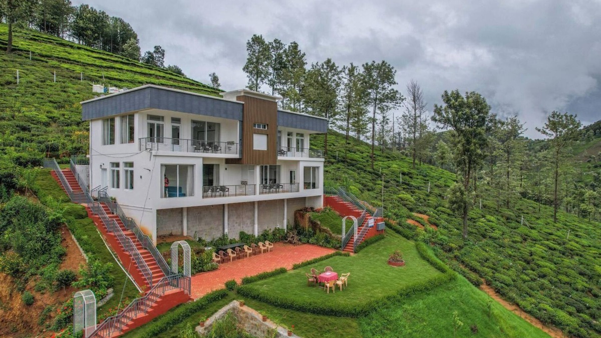 Kotagiri Bed & Breakfast | Heavenly Hills | Hill View Resort | 4 Bedroom | Attached Living and Balcony