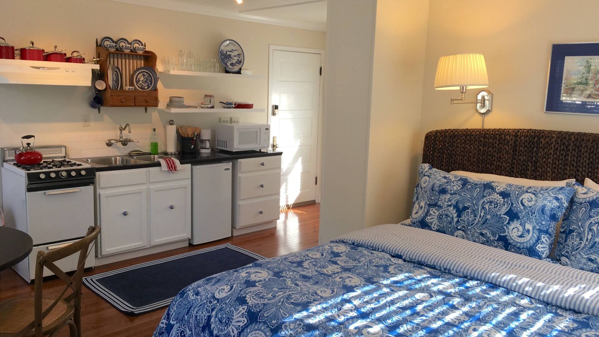 Monte Vista Apartment | Heavenly HOT TUB, Wifi 2 Miles from Downtown