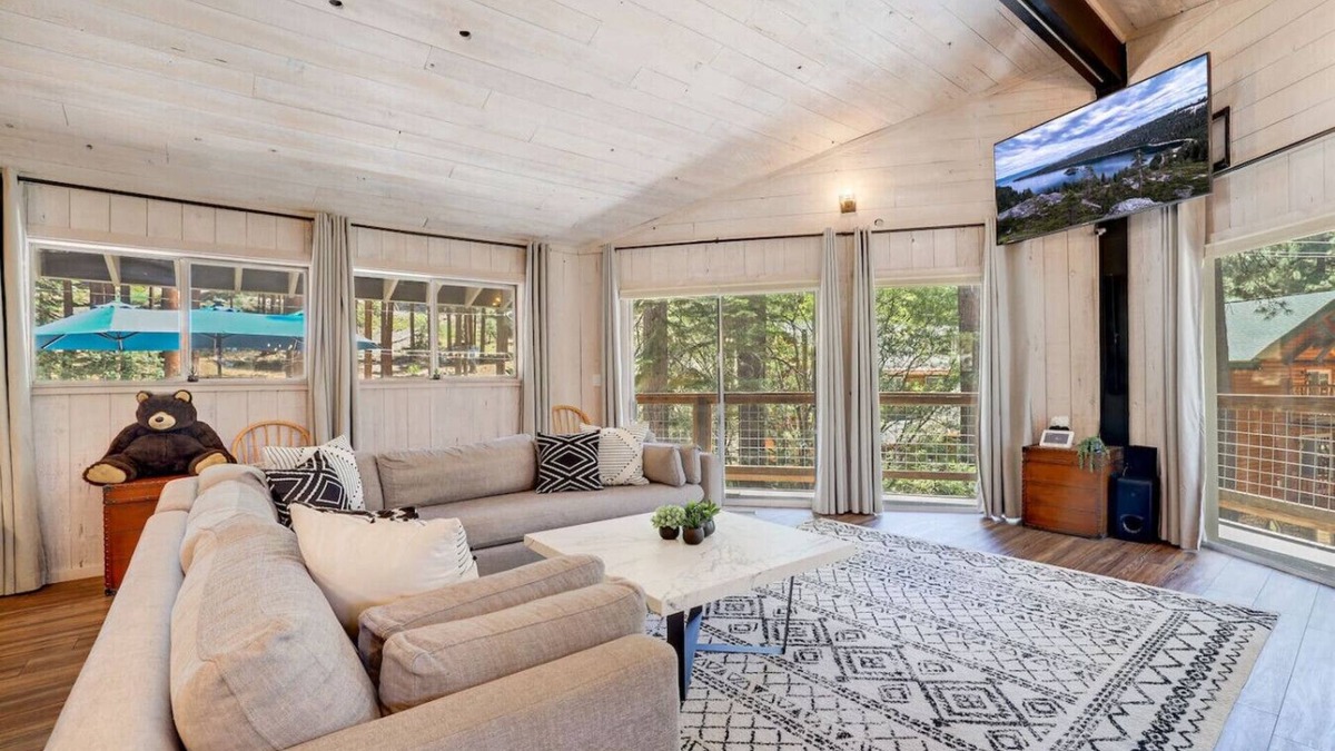 Tahoe Village House | Heavenly Retreat | Master Suites-Hot Tub| Sleeps10