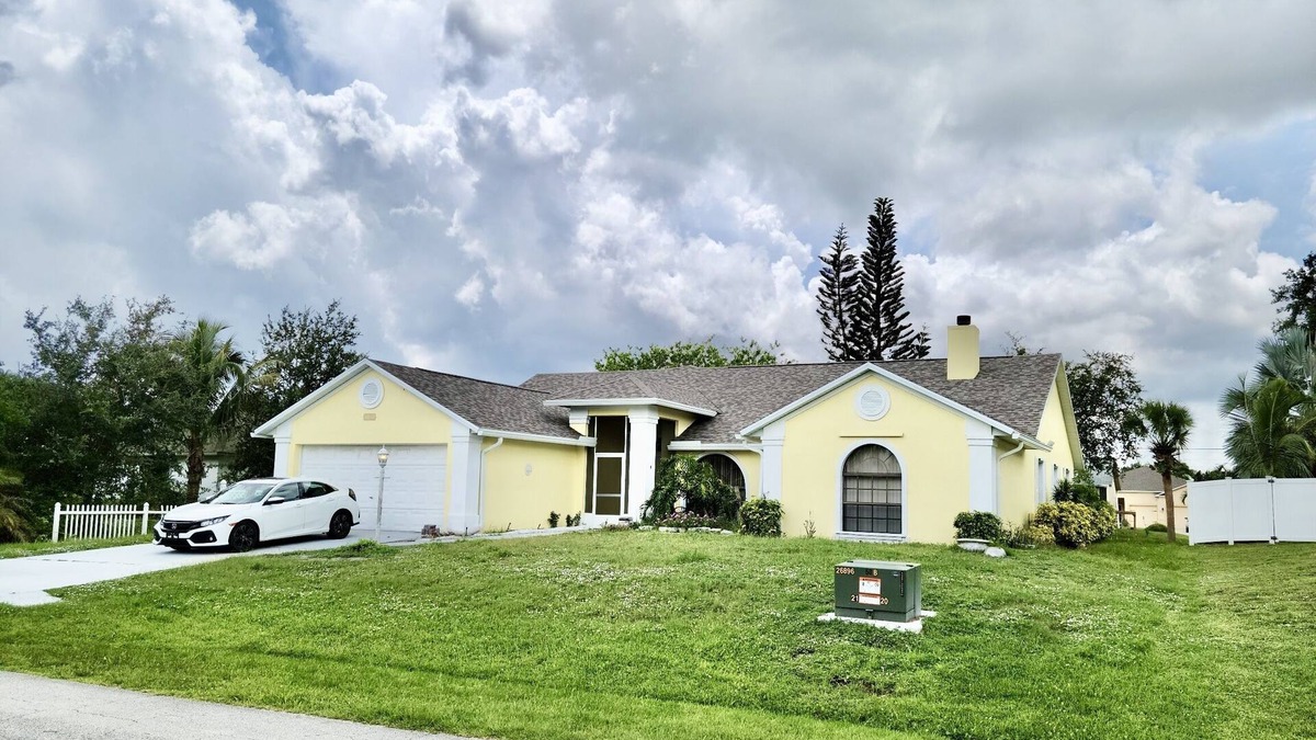 Sebastian Highlands House | Heavenly Sunshine Hideaway- Spacious, Cozy, VERY Clean, and Quiet Community!