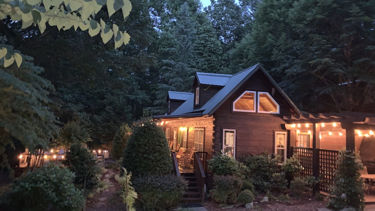 Moravian Falls Cabin | Heaven’s Door Mountain Retreat with Hot Tub