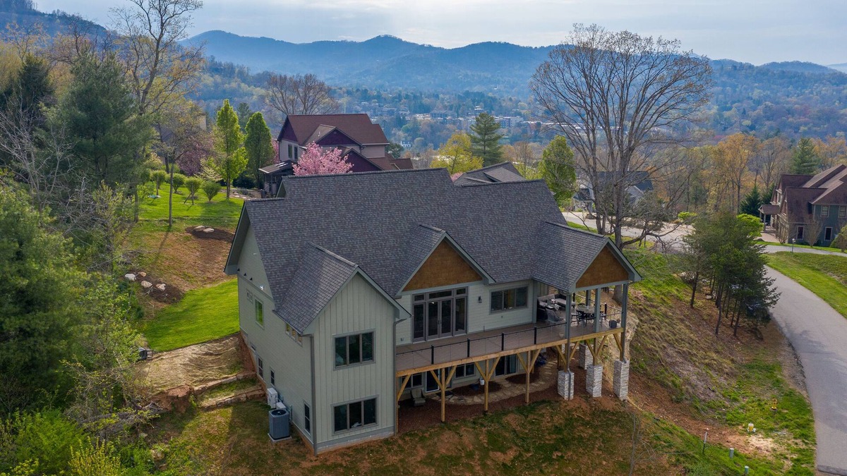 Woodfin House | Heavens View- of the Beautiful Asheville Mountains