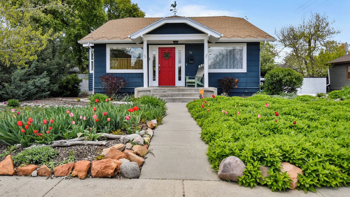 Heber House | Heber's Blueberry Bungalow, 2Br 1Ba, Close to Skiing, Cozy & Cute, Pets ok!