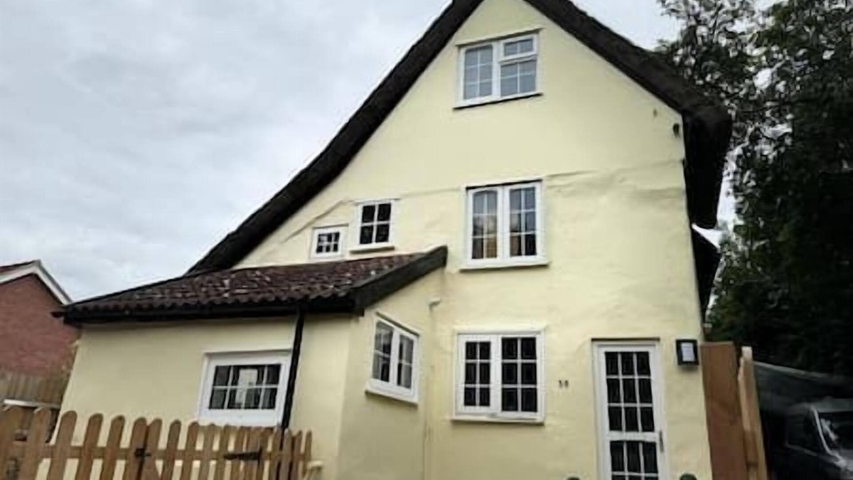 Glemsford House | Hedgehog Cottage: Cosy Countryside Escape