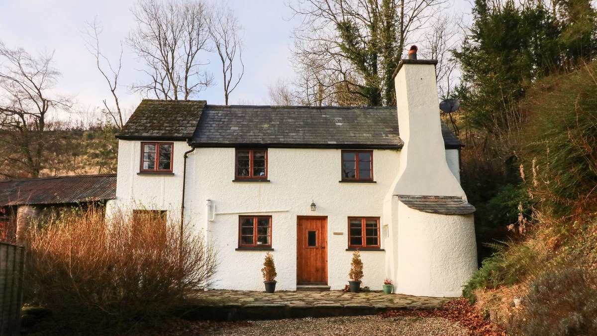 Wheddon Cross Cottage | HEDGEHOG COTTAGE, pet friendly, with open fire in Wheddon Cross