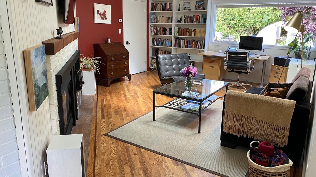 Ganges House | Hedgerow Cottage B & B just steps from Ganges Village waterfront