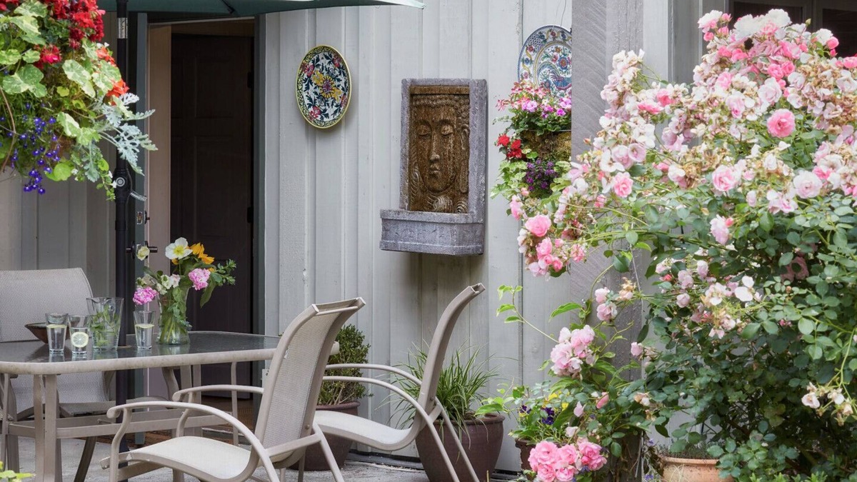 Ganges Bed & Breakfast | Hedgerow House A Gulf Island Inn - Studio Room