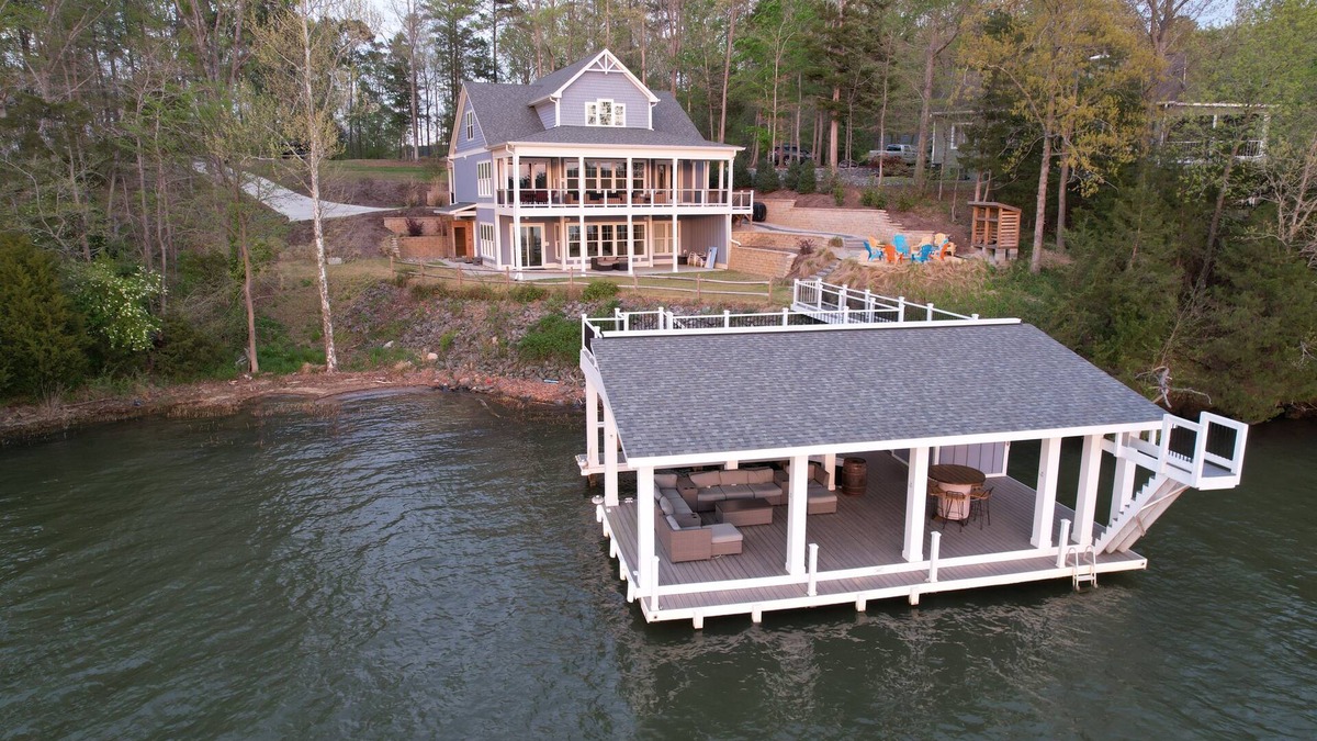 Moratuck Manor House | "Heels Hide-A-Way" Brand New House! Great Main Lake View! Deep Water! Sleeps 12
