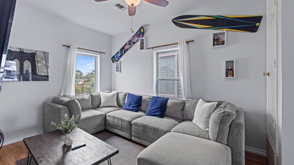 Greater Heights Apartment | Heights Apt Nr Downtown | Terrace Yard Desk WiFi