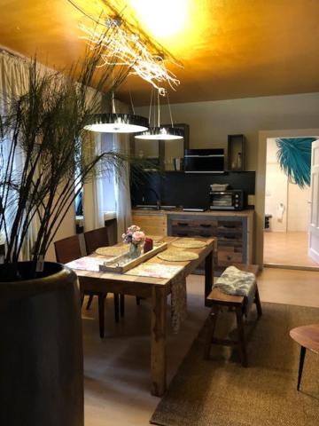 Wadgassen Apartment | Heimat Floral Ferienwohnung