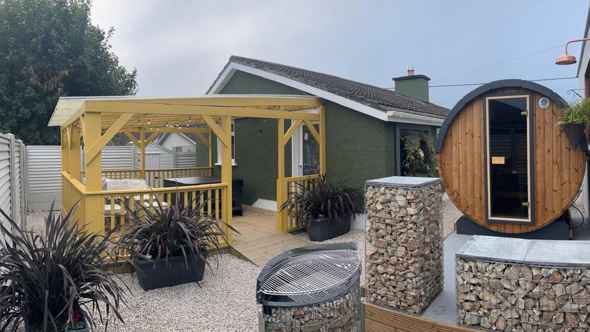 Ballina House | Heirloom Lodge, a cozy one-bedroom rental infused with luxurious touches. nn