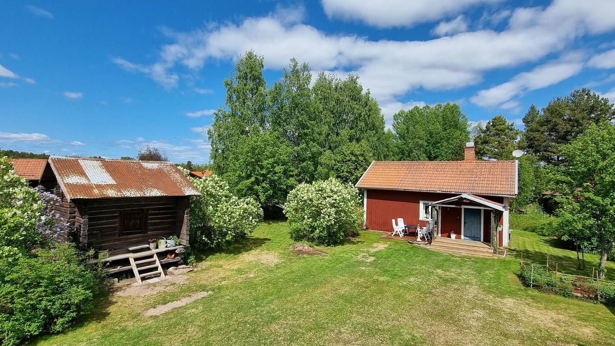 Mora Cabin | Hel Stuga för 4 i Härlig Bymiljö