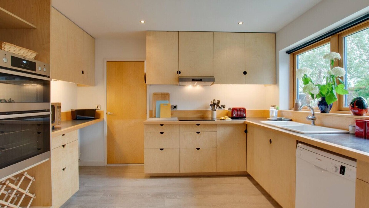 Weybourne House | Helgon Lodge - Three Bedroom House, Sleeps 6