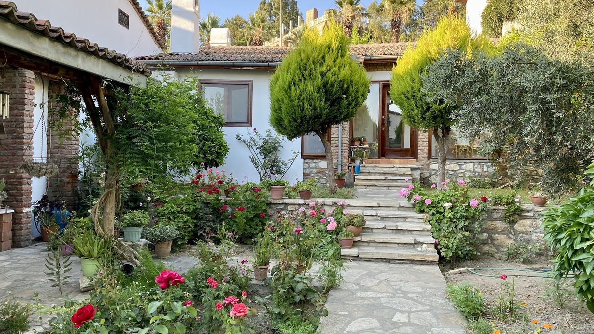 Selcuk House | Helios House, Stunning garden sleeps 4 amazing central location