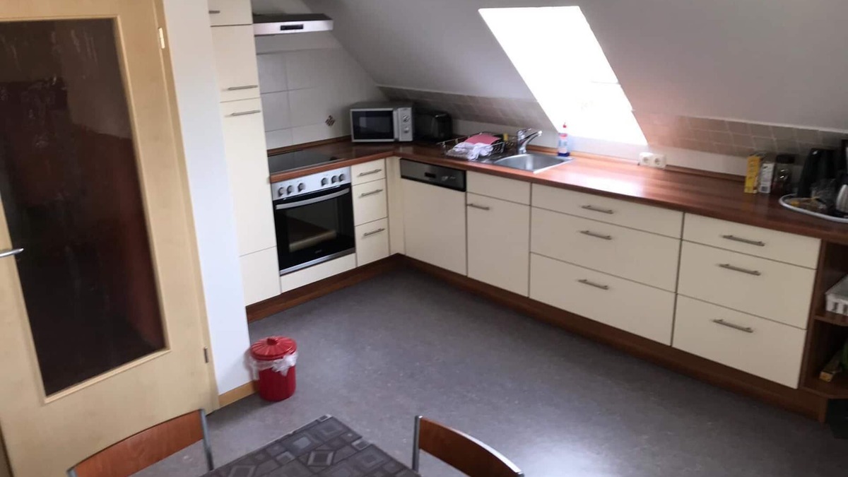 Dasing Apartment | Helle Fewo mit großzügiger Wohnküche und kostenfreiem WLAN