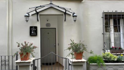 Nomentano House | Helle Hus Quiet & Central Guesthouse, Modern Studio with Kitchen, Fast Metro to City Center