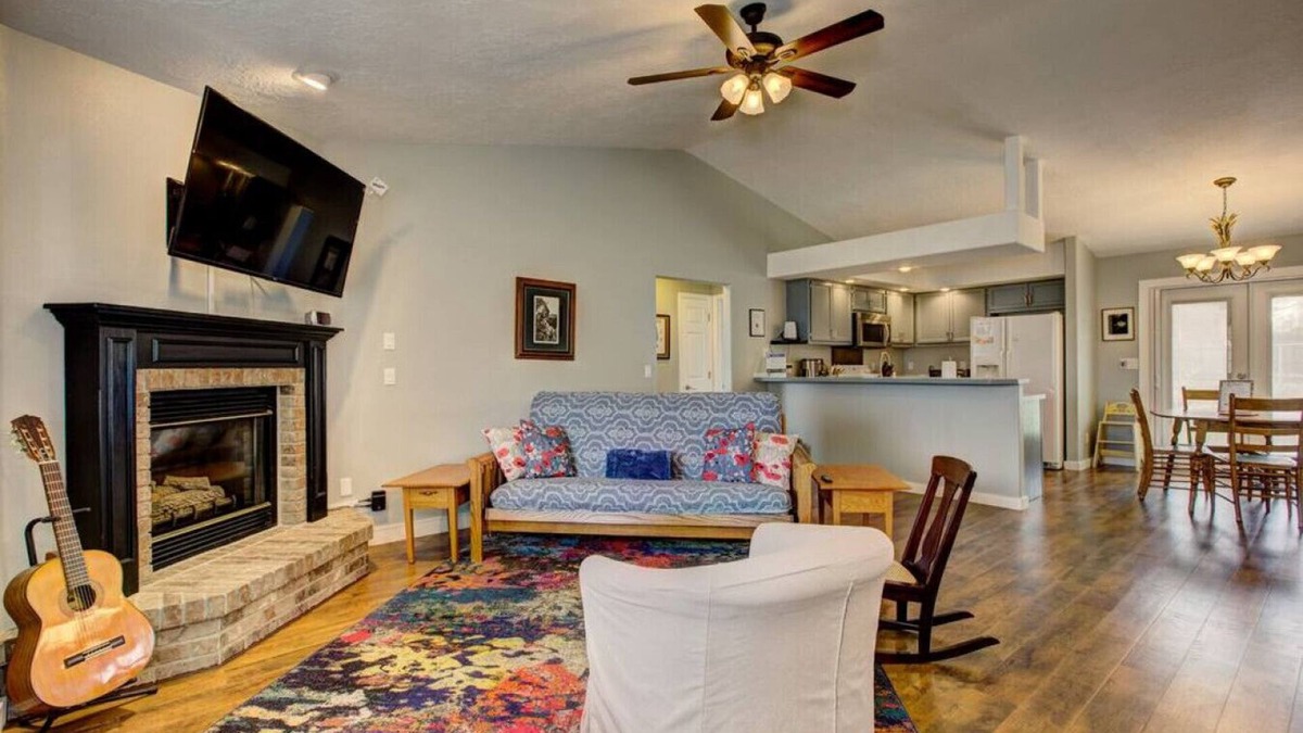 Star House | Hello Dolly! Star, ID near river and wineries!
