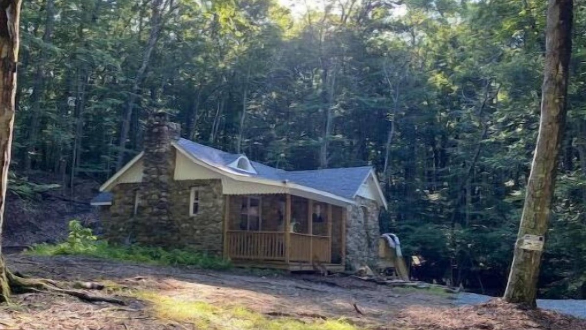 Mount Hope Cottage | Hello Small Stone