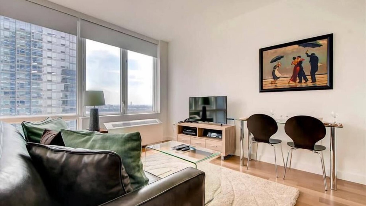 Hell's Kitchen Apartment | Hells Kitchen Studio BR Downtown/River | Gym + Rooftop available