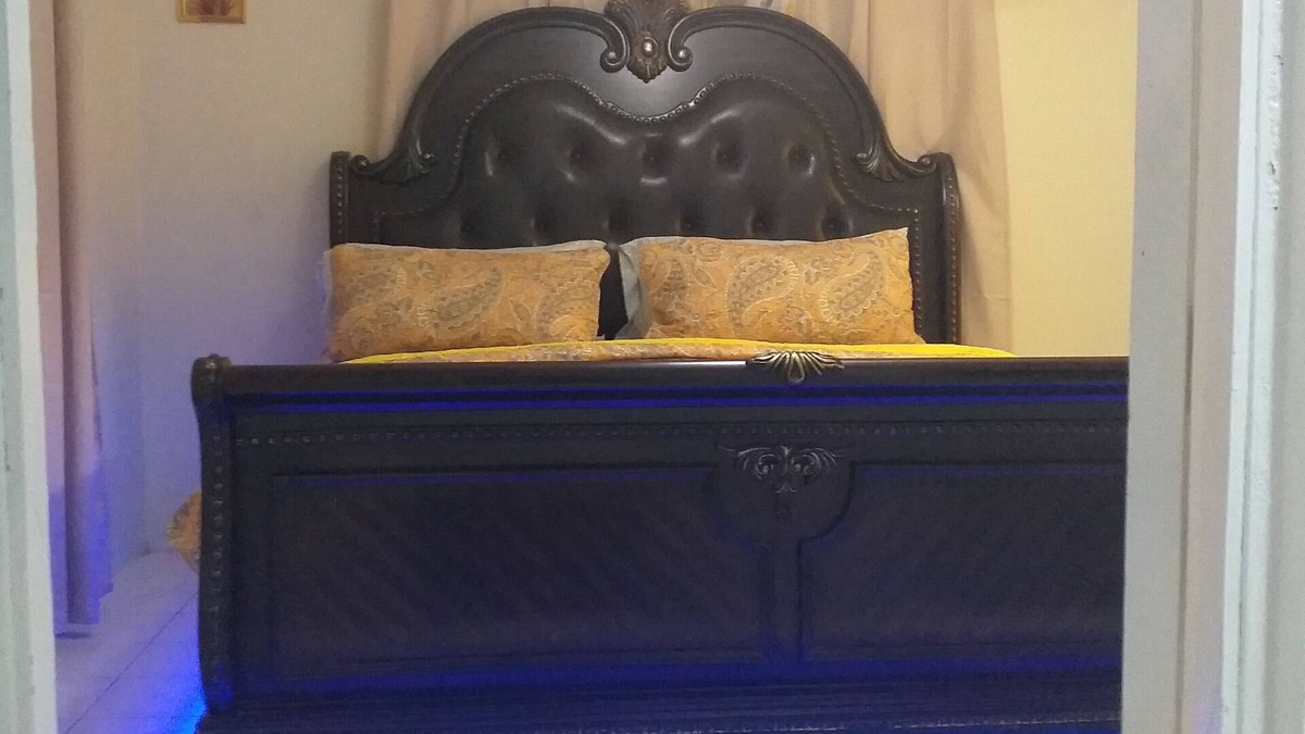 Portmore House | Hellshire king&queen beds 10 minutes walk from hellshire beach
