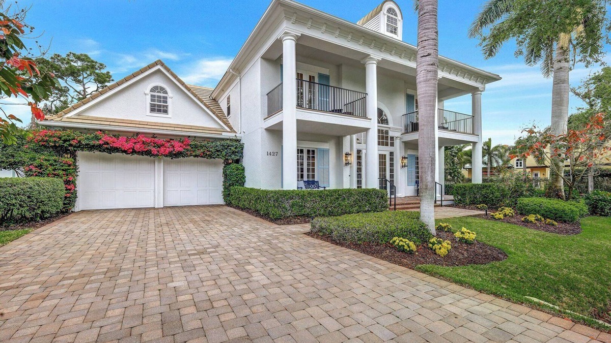 Central Naples House | Hemingway Place - near Venetian Village
