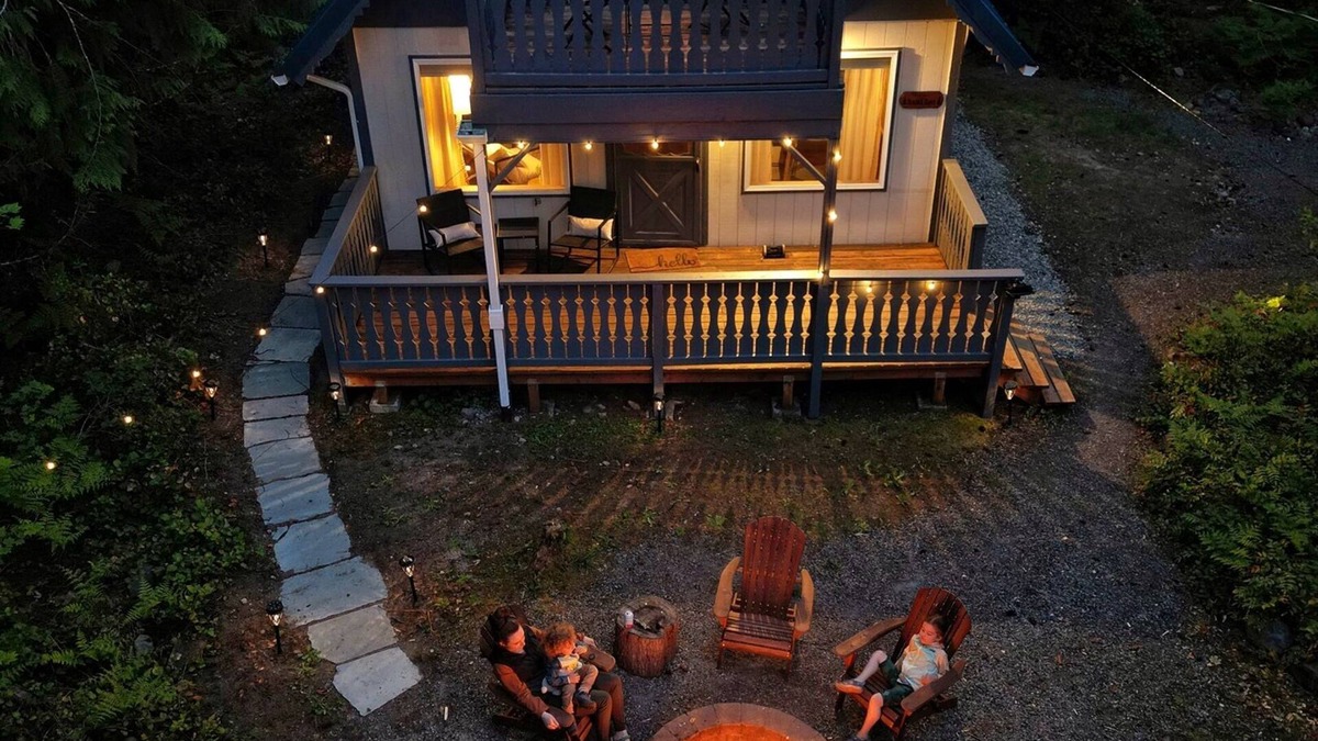 Paradise Estates House | Hemlock Haven | HotTub/Short Drive to Park/Wifi/EV