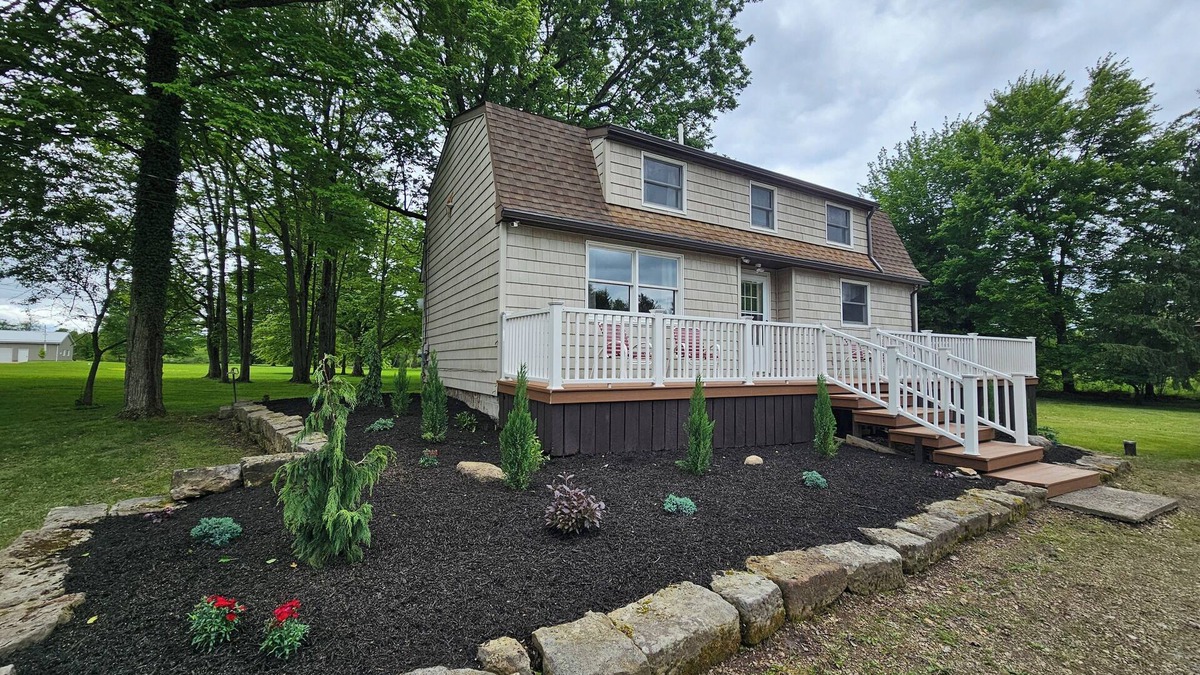 Pymatuning South House | Hemlock Hideaway– Quiet Getaway by Pymatuning Lake with Wi-Fi, and AC